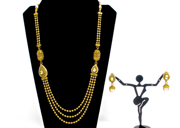 simple haram with symmetric pendants on both sides