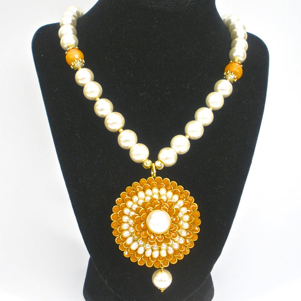 pearl set with pachi pendent