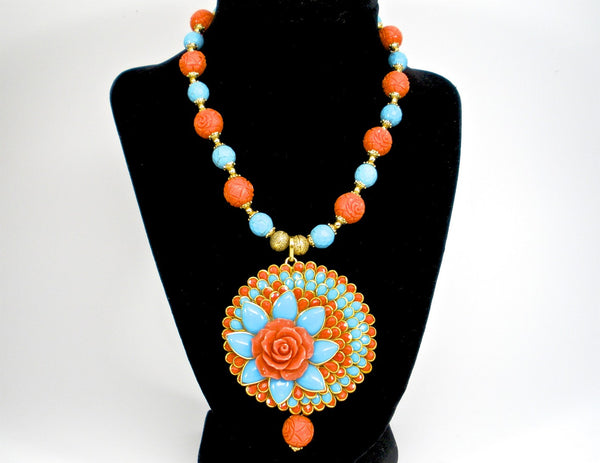 grand uniquely carved pachi pendant set with carved bead necklace