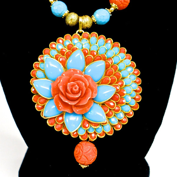 grand uniquely carved pachi pendant set with carved bead necklace
