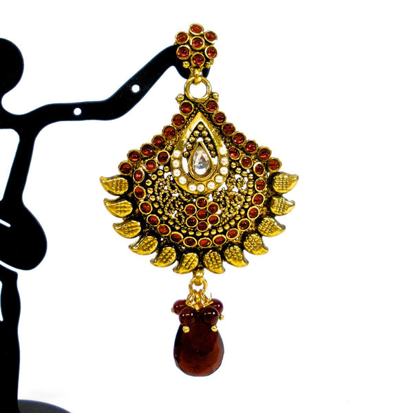 simple antique pendant set in dull gold finish