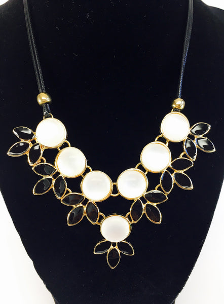 modern flower pattern neckpiece