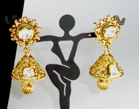 long pearl haram with statement kundan side pendant