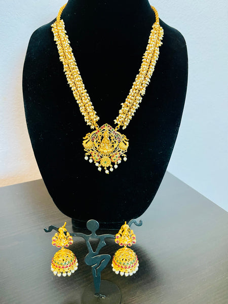 pearl haar with temple pendant and kemp stones