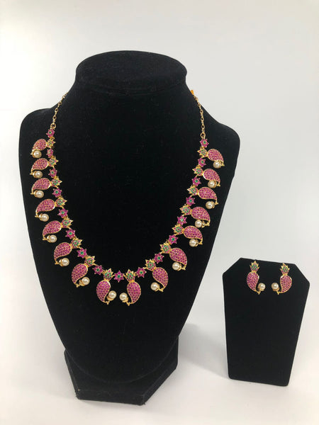 Traditional mango pattern necklace set
