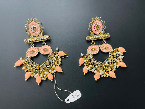 Fashion lightweight earrings